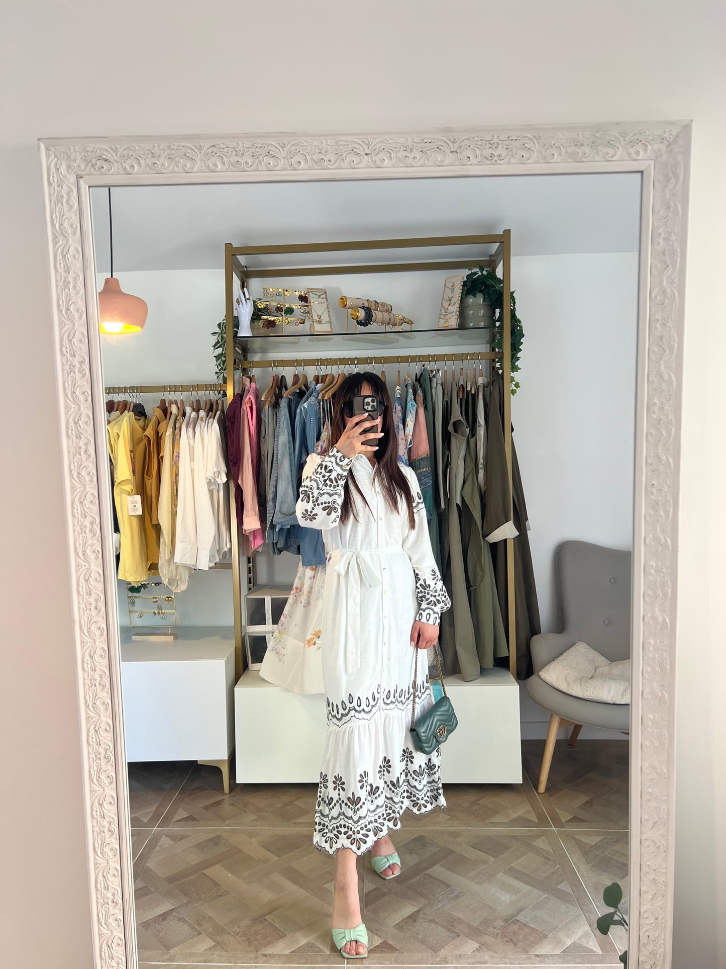 Robe blanche brodée