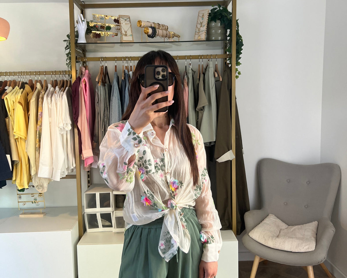 Chemise transparente brodée fleurs